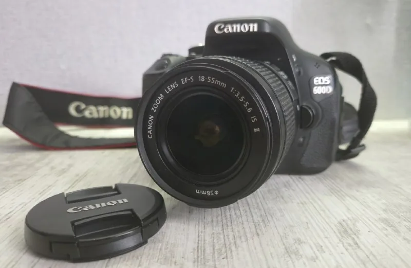 Canon EOS 600D с объективом EF-S 18–55mm 1