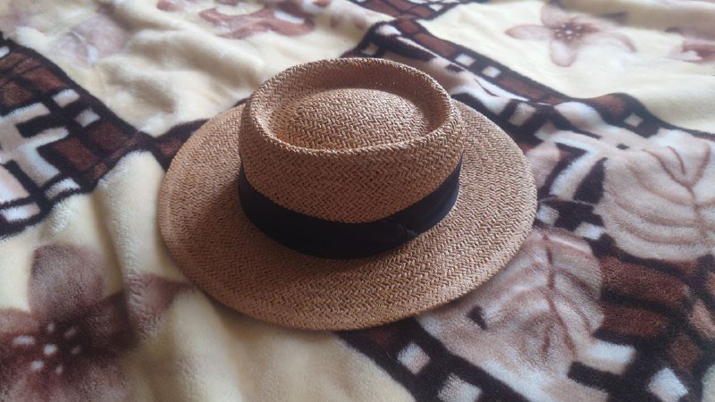 летняя соломенная шляпа