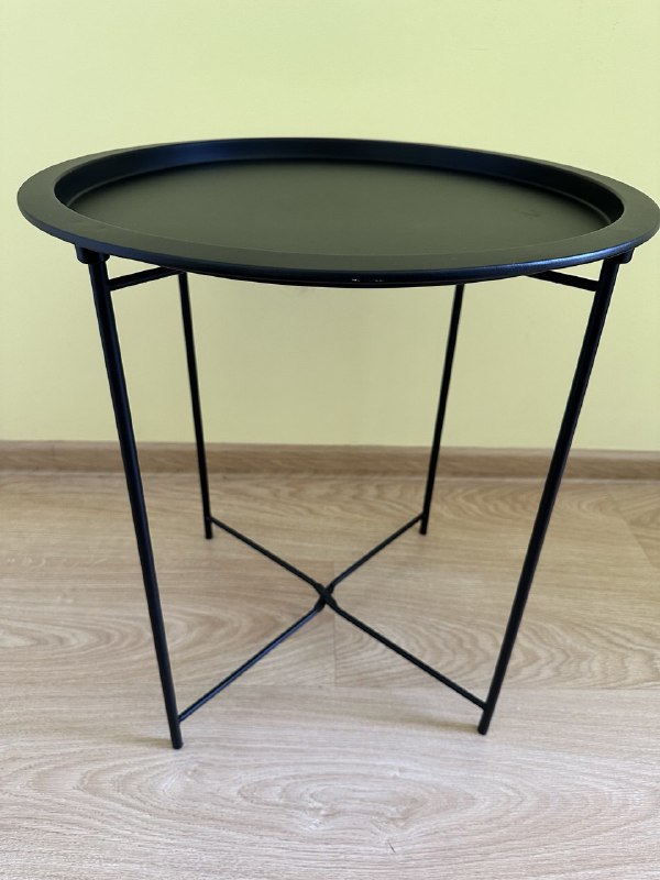 Стол ДСП 120x60см, кофейный столик Jusk Ø47см, лампа IKEA Lagra, табурет белый 2