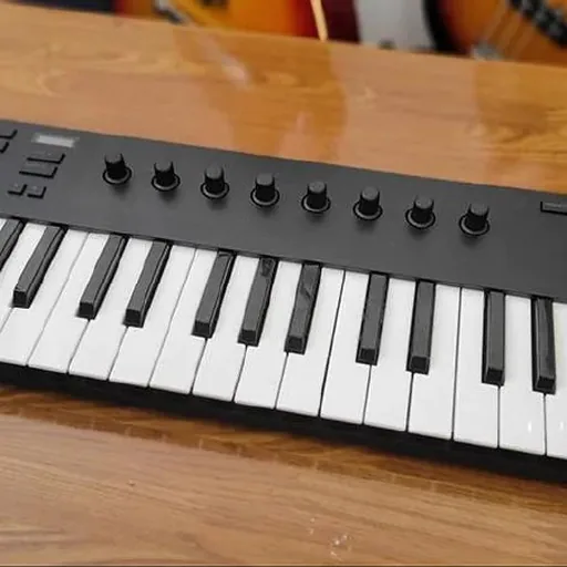 Миди-клавиатура Native Instruments Komplete Kontrol M32
