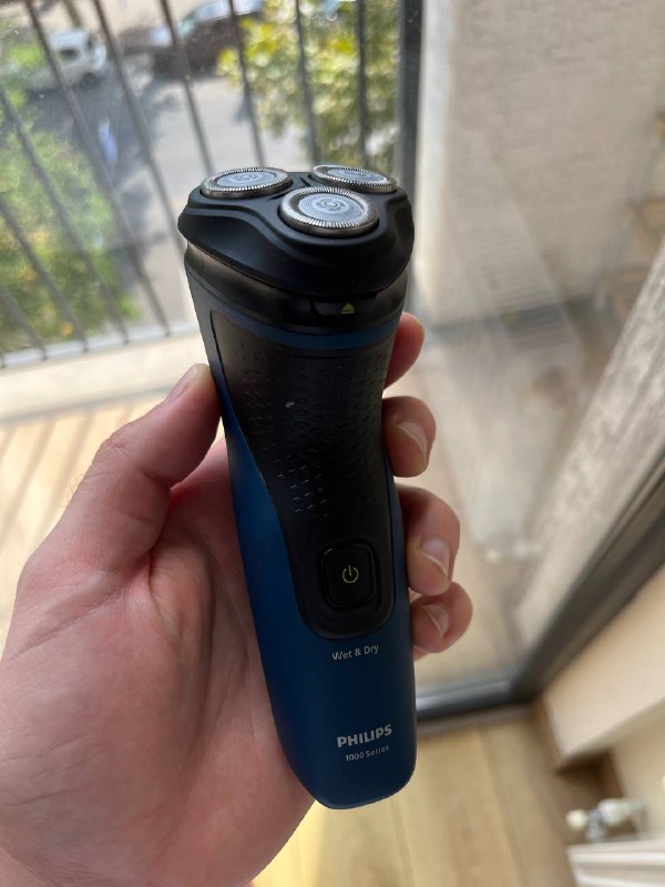 Электробритва Philips с зарядкой 1