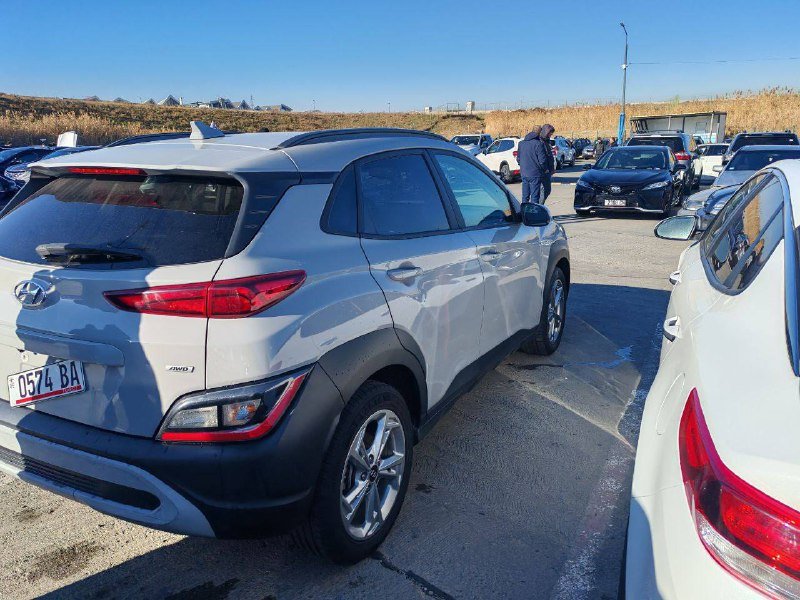 Hyunda Kona 2022 бензин полный привод автомат 4