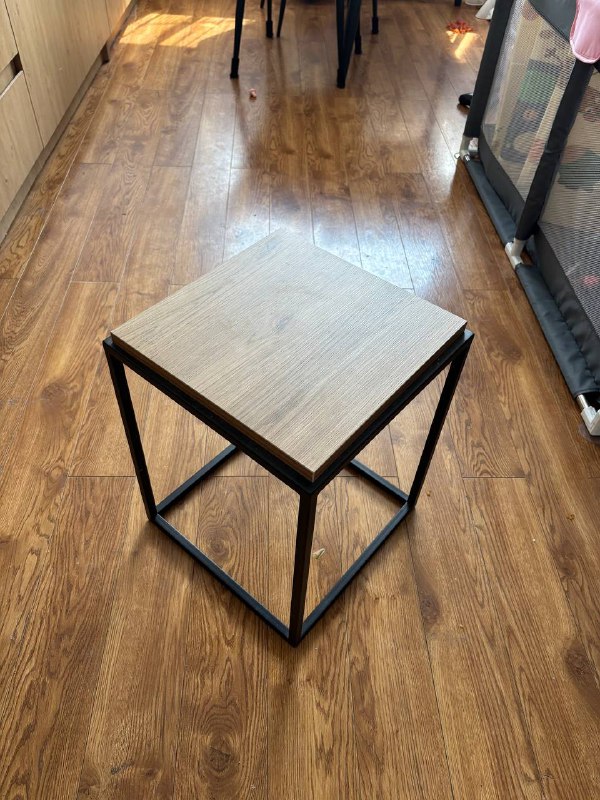 Прикроватный столик 35x35