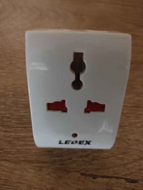 Копилка металлическая, коврик, разветвитель, переходник, USB провода, зарядное для часов, защитная пленка 4