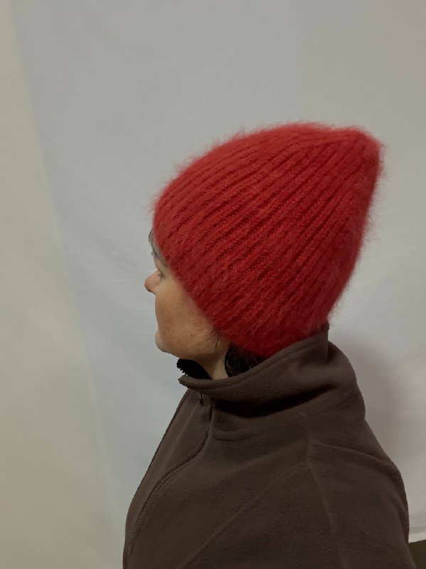 Красная теплая шапка из ангоры или мериноса 3