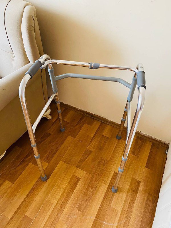 Инвалидные ходунки, костыли для взрослых