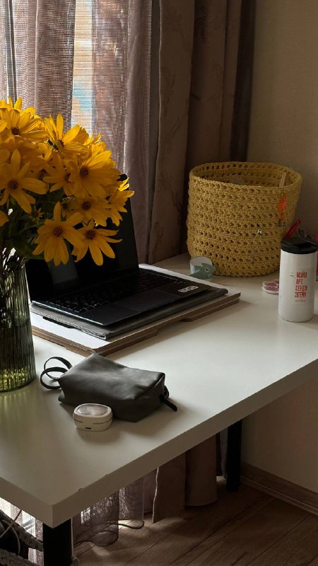 Стол Linnmon IKEA, столик-поднос Jusk 2