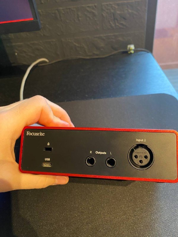 Звуковая карта Focusrite Scarlett Solo 4th Gen, кабель Sateshi 3