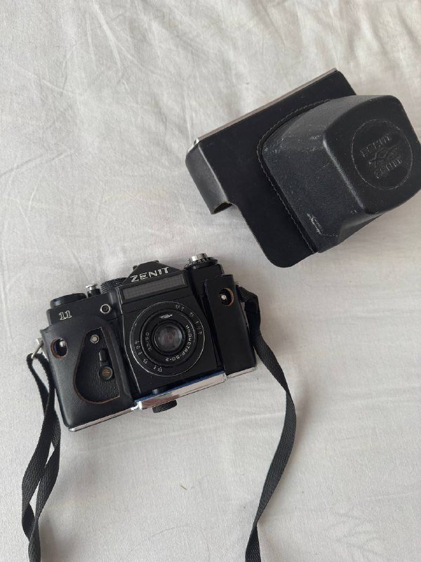 Стеллаж, умные весы Xiaomi, брюки, пиджак Zara, гирлянда, наушники JBL, фотоаппарат Зенит 7