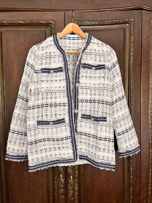 Платье бежевое кружевное, Платье черное, Платье розовое, Футболка Balenciaga, Футболка Uterque, Блузка белая, Платье-пиджак красное, Пиджак Chanel, Боди, Пиджак Uterque 8