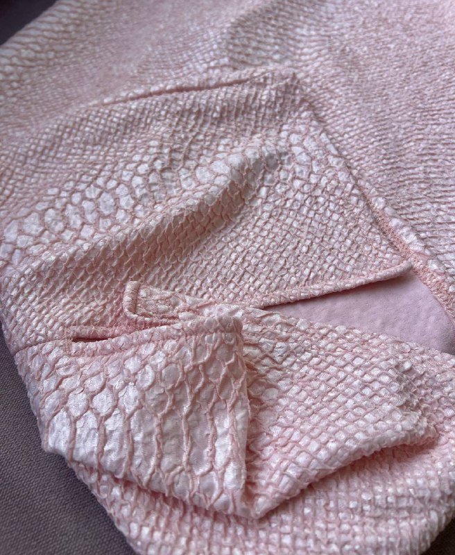 черное бандажное платье с кружевом, грязно розовое платье с принтом 8