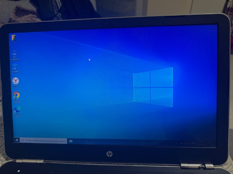 Ноутбук HP 15-au025ur 2