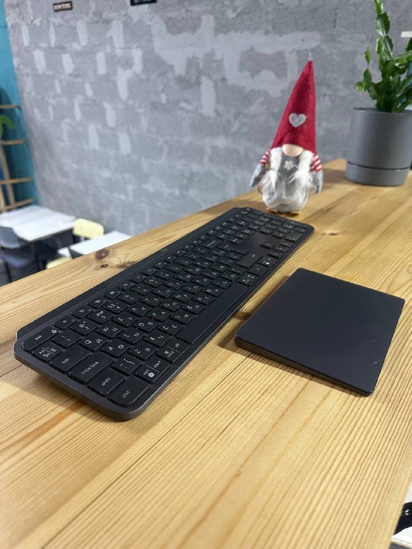 Клавиатура Logitech MX keys, Трекпад Apple Magic Trackpad 2
