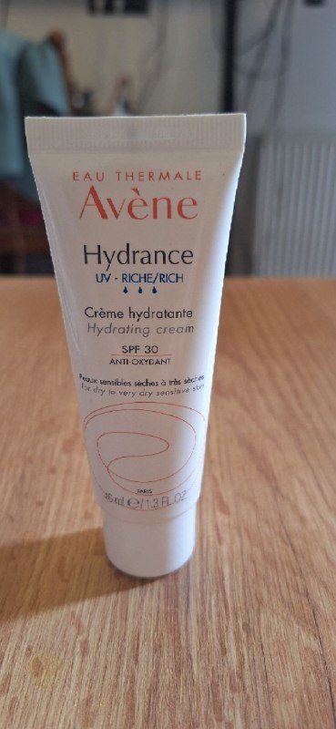 Шампунь Kerastase, шампунь Echoshine, масло Esthederm, дезодорант, кремы Avene 5