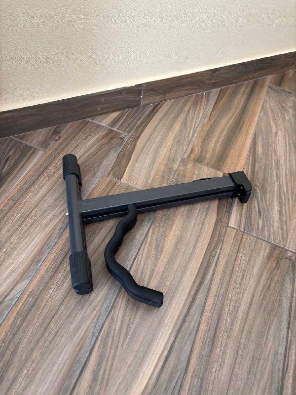 Гитара с чехлом и подставкой 3