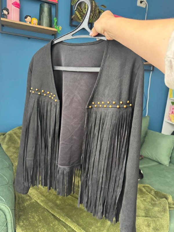 Бархатная черная накидка с бахромой