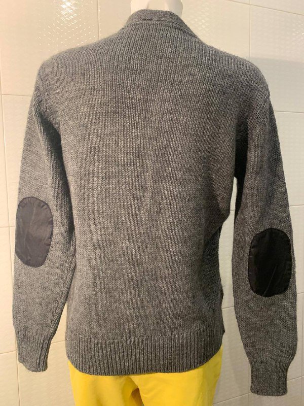 Подушка, женские носочки, теплая жилетка, текстильная елка, свечи, большая машинка, мужской свитер Zara 10