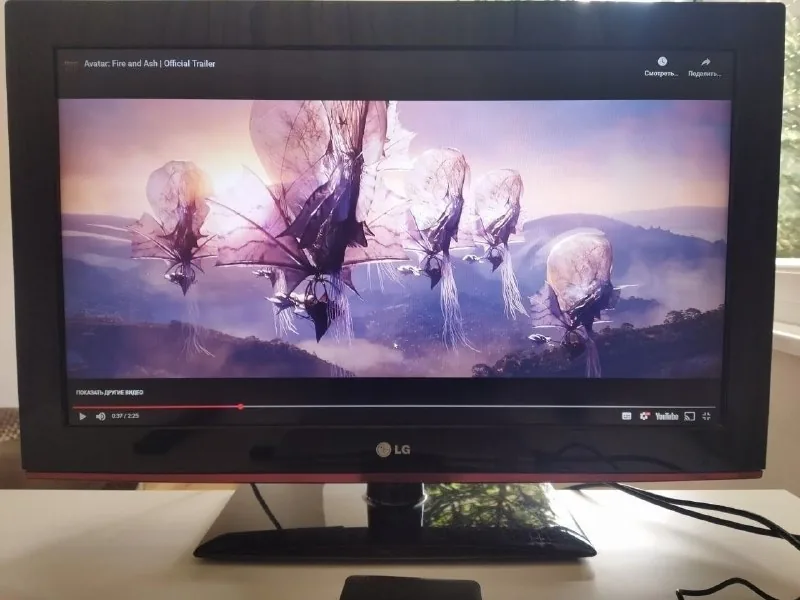 LG 32-inch Full HD TV 1