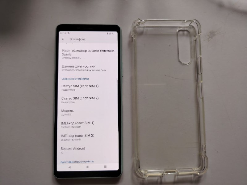 Смартфон Sony Xperia с чехлом 6