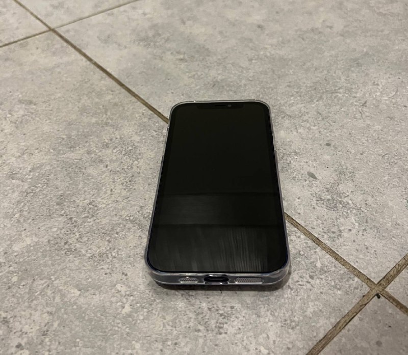 Продаю iPhone 12 128гб, чехол с MagSafe 5