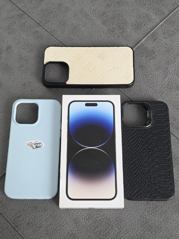 iPhone 14 Pro Max 256Gb белый с чехлами 3
