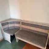 Кухонный уголок со столом и табуретками 2