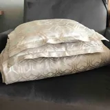 Покрывало с декоративными подушками 2