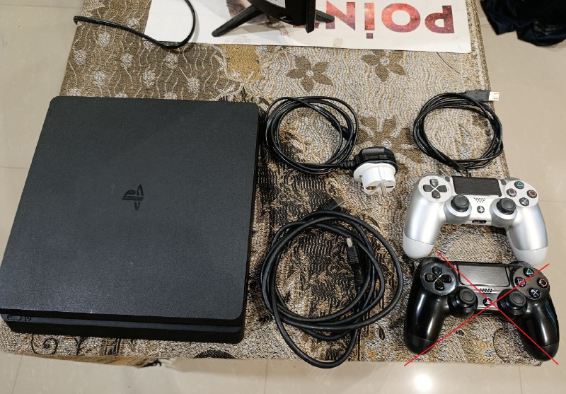 Playstation 4 slim 1Tb, джойстик, игра Wolfenstein, сумка для переноски 2