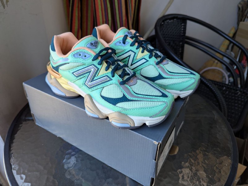Женские кроссовки New Balance 9060