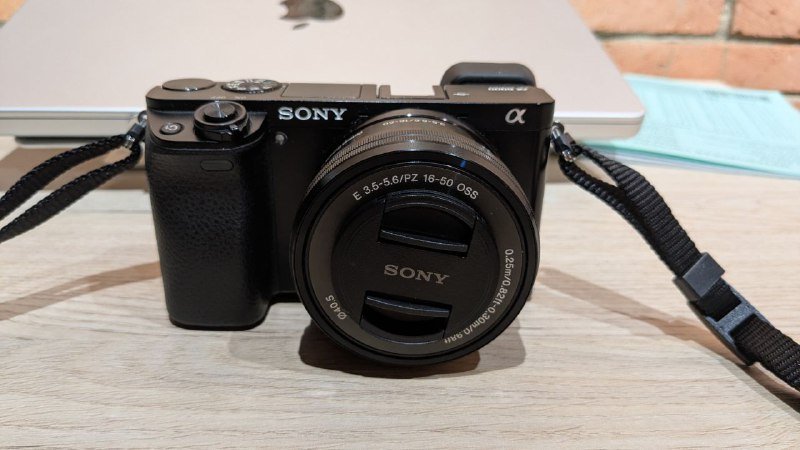 Камера Sony a6000 с объективом и аксессуарами