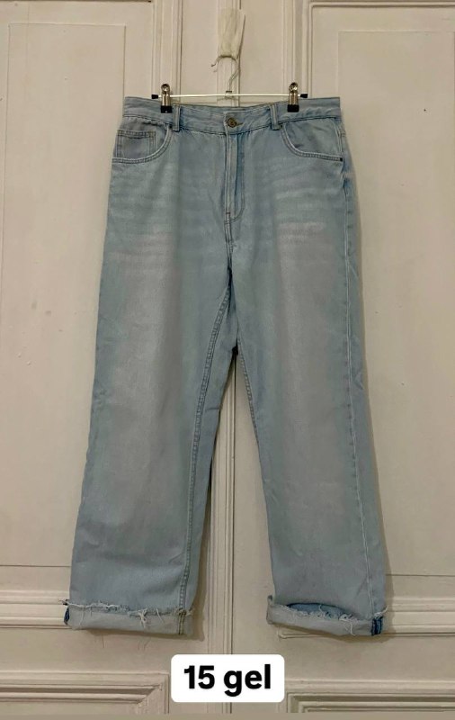 футболка из легкого хлопка, размер S-M, джинсы BERSHKA, размер EUR 42 2