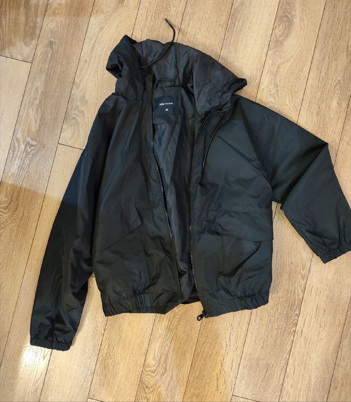 Берет, жилет с котами, юбка-килт, ботильоны, ветровка 5