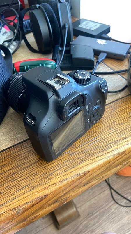 Зеркальный фотоаппарат Canon EOS 4000D с аксессуарами 2