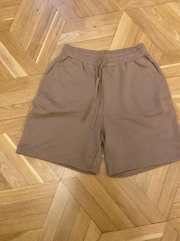 Джинсы Levis 501, Шорты 12 Stories, Кардеган COS, Платье Michael Kors, Спортивный костюм 4