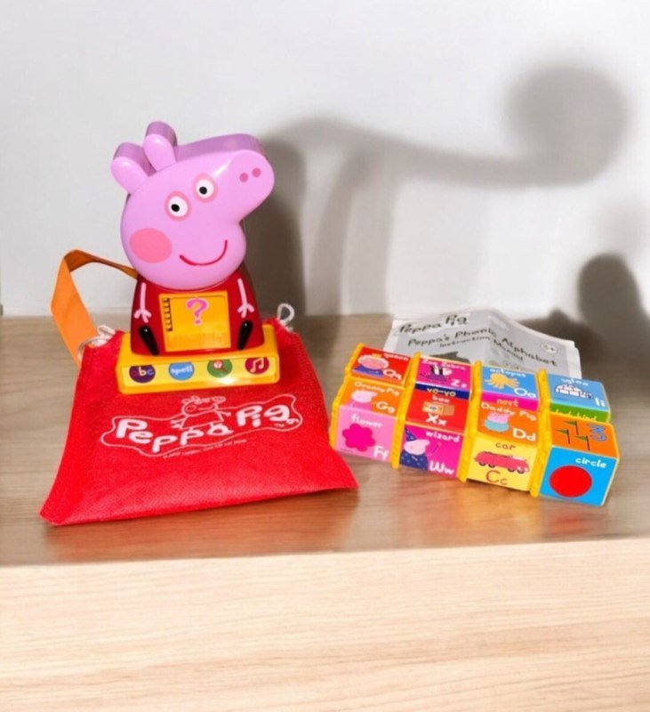 Две сумки, игрушки, книга, комната для девочки 3