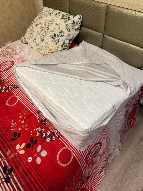 Клиновидная подушка с чехлом и наволочкой 2