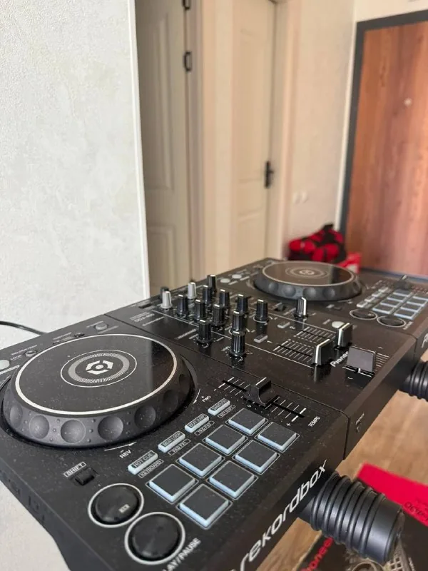 DJ контроллер Pioneer DJ DDJ-400 1