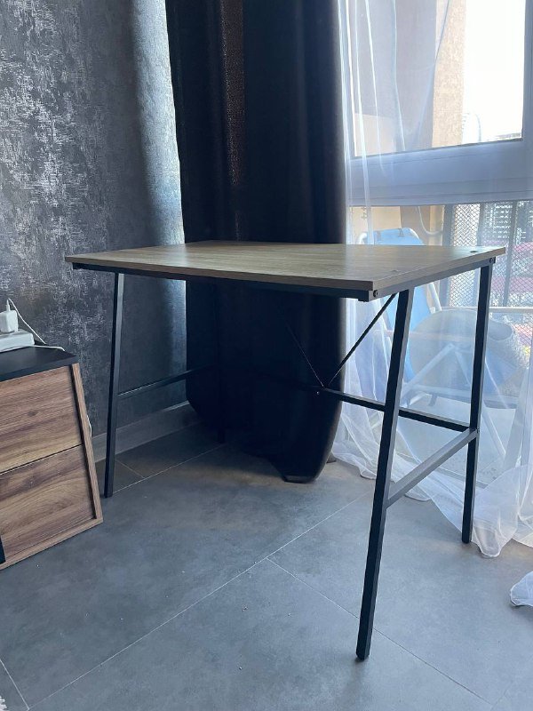 Стол 100 на 54 см, высота 75 см