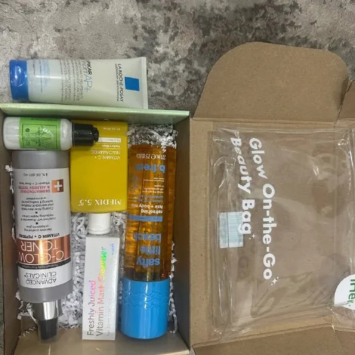 Cosmetics set and makeup bag from iHerb