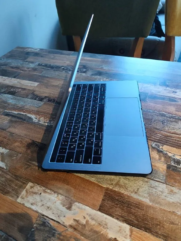 MacBook Pro 13 2019 1