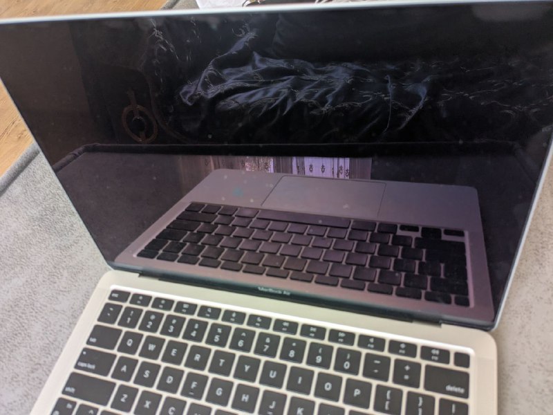 MacBook Air M1 8/256 с блоком питания, переходником, кабелем 2
