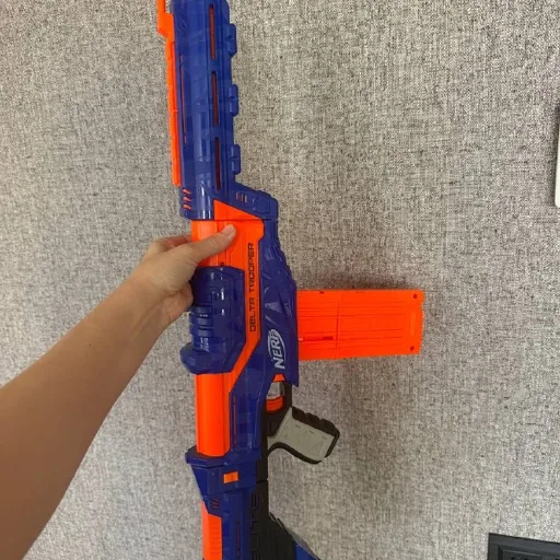 Игрушечный бластер Nerf