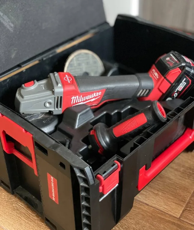 Milwaukee M18 FUEL angle grinder and M18B9 batteries 1