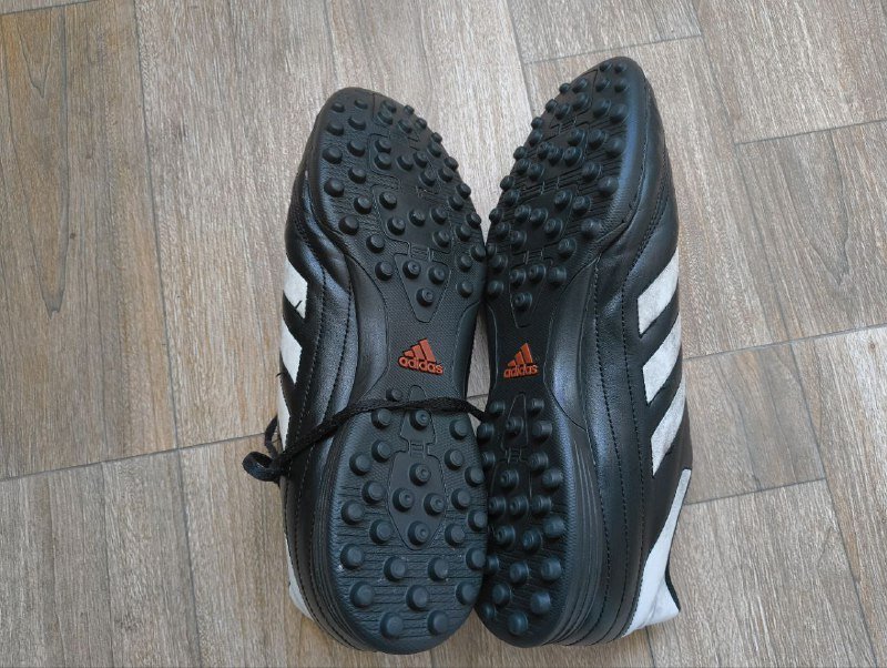 Футбольные бутсы Adidas сороконожки 44 EU