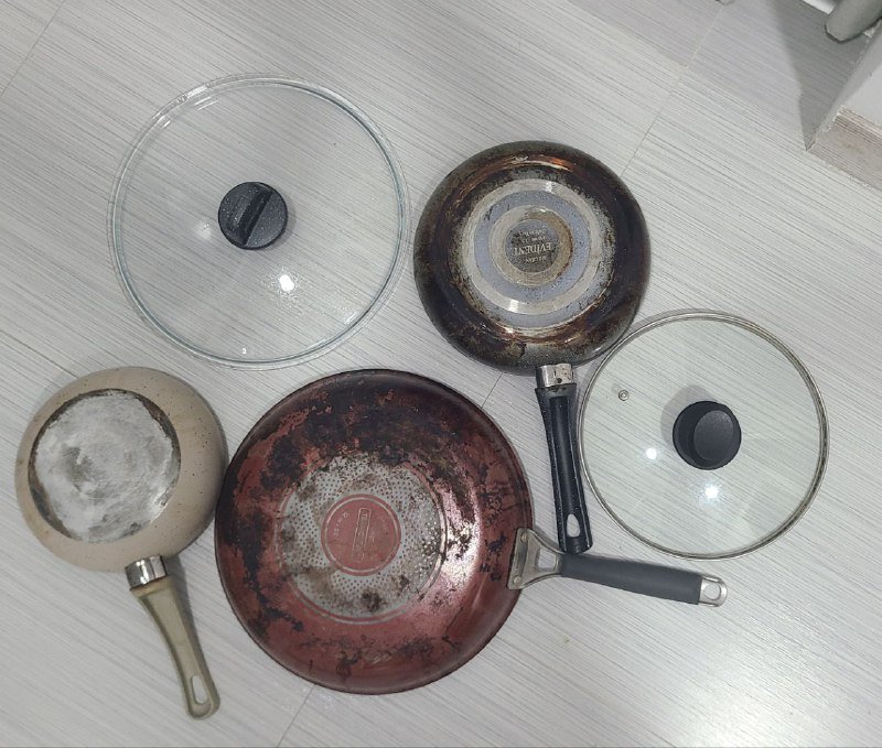 3 сковородки, 2 крышки 2