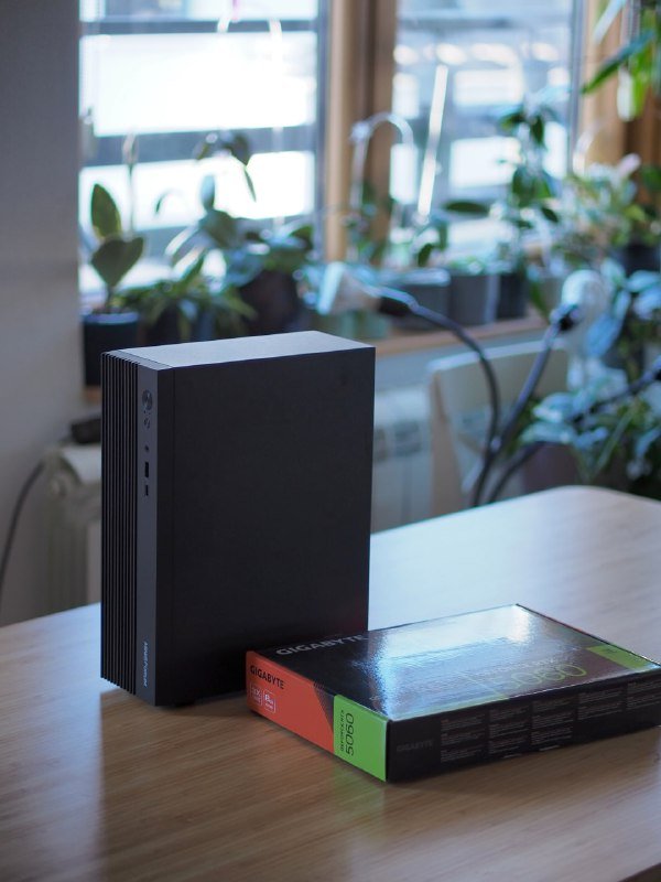 Мощный игровой компактный компьютер Minisforum 795S7