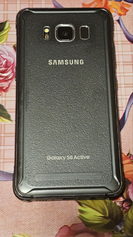 Samsung Galaxy S8 Active 4/64 ГБ с чехлом и зарядником 2