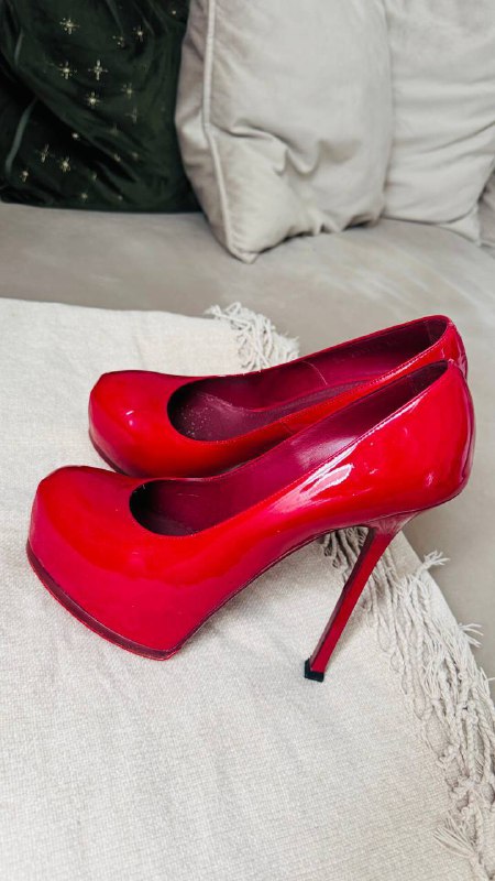 Тапочки из норки Vizali handmade, Туфли Ysl, Юбка Zara, Брючный костюм Zara, Свитер Zara, Футболка vika adamskaya, Боди Zara 2