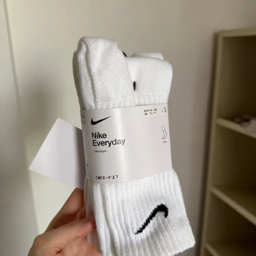 Носки Nike, фигурка Miniso, книга Fifty Shades of Grey