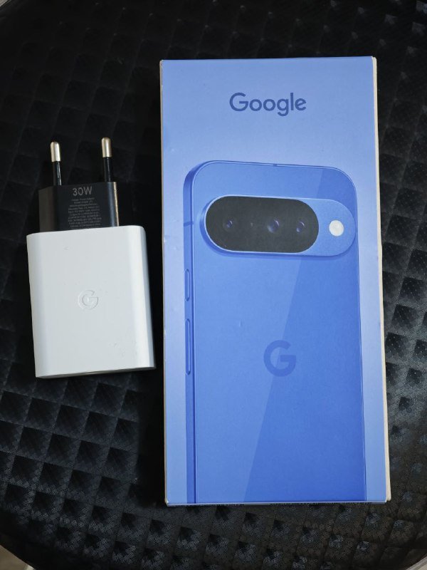 Google Pixel 10 с оригинальной зарядкой